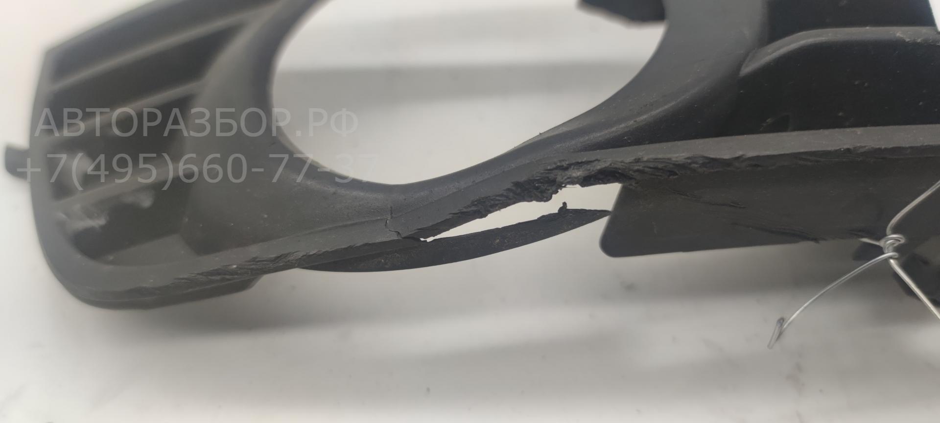 Рамка противотуманной фары правой