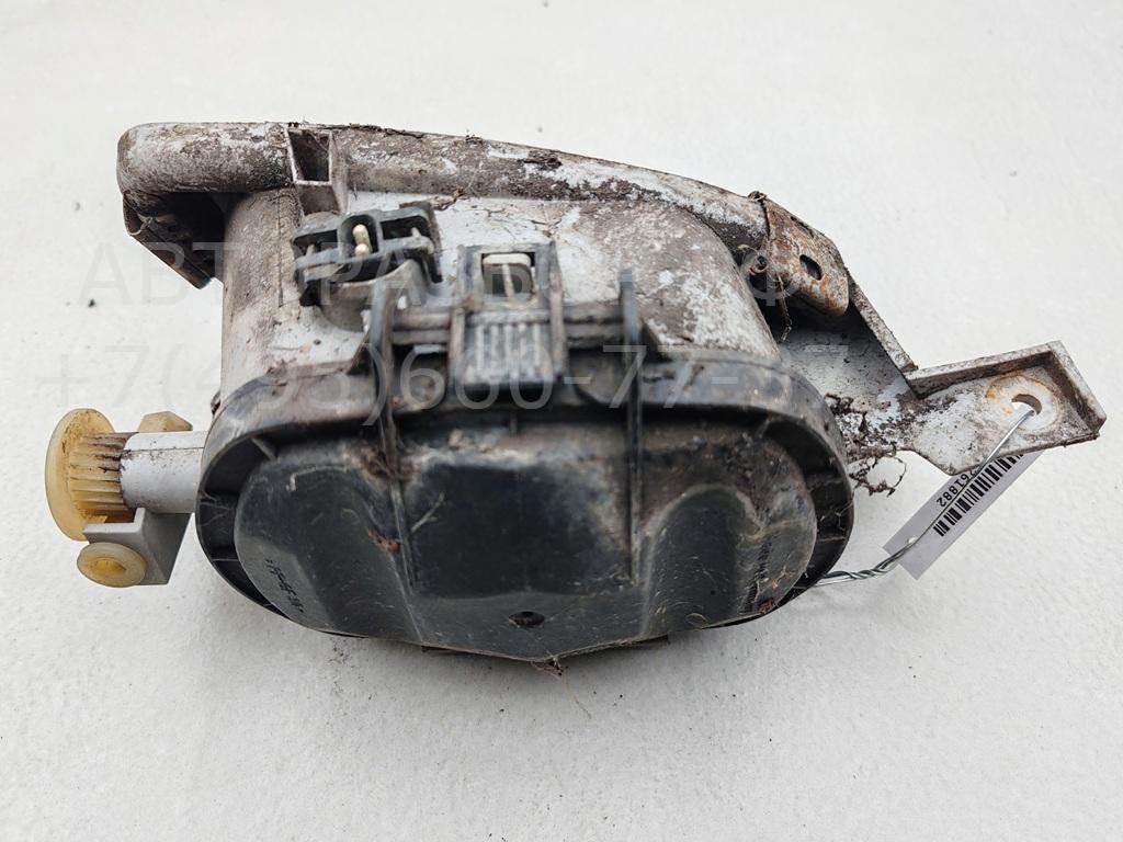 Фара противотуманная левая