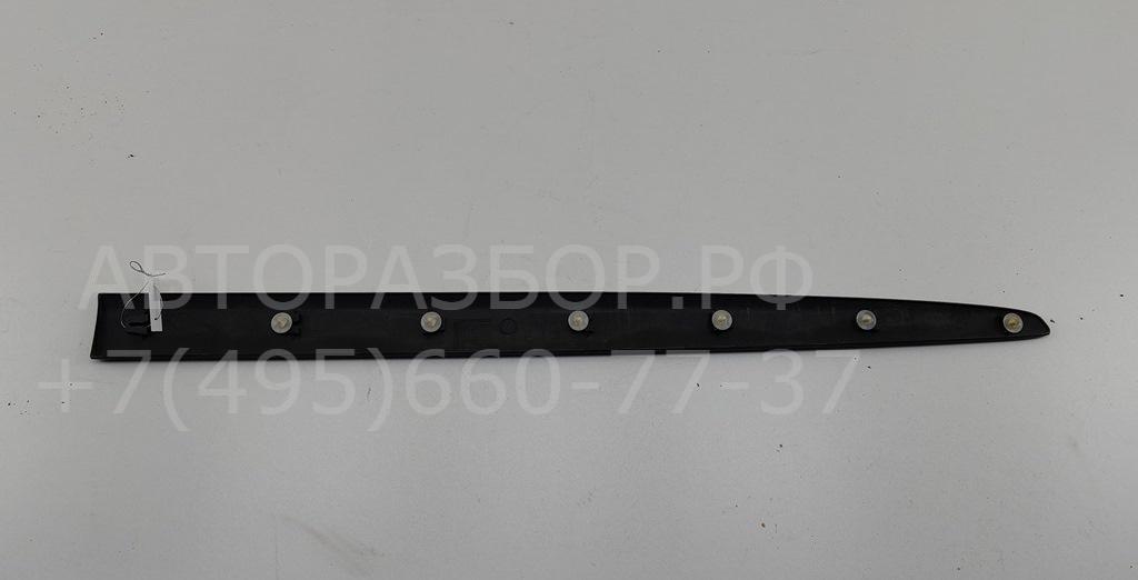 Молдинг двери передней левой