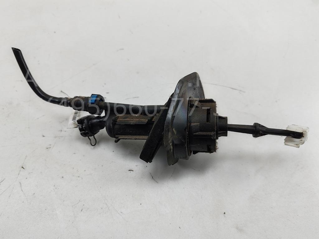 Цилиндр сцепления главный