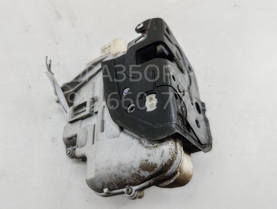 Замок двери передней левой