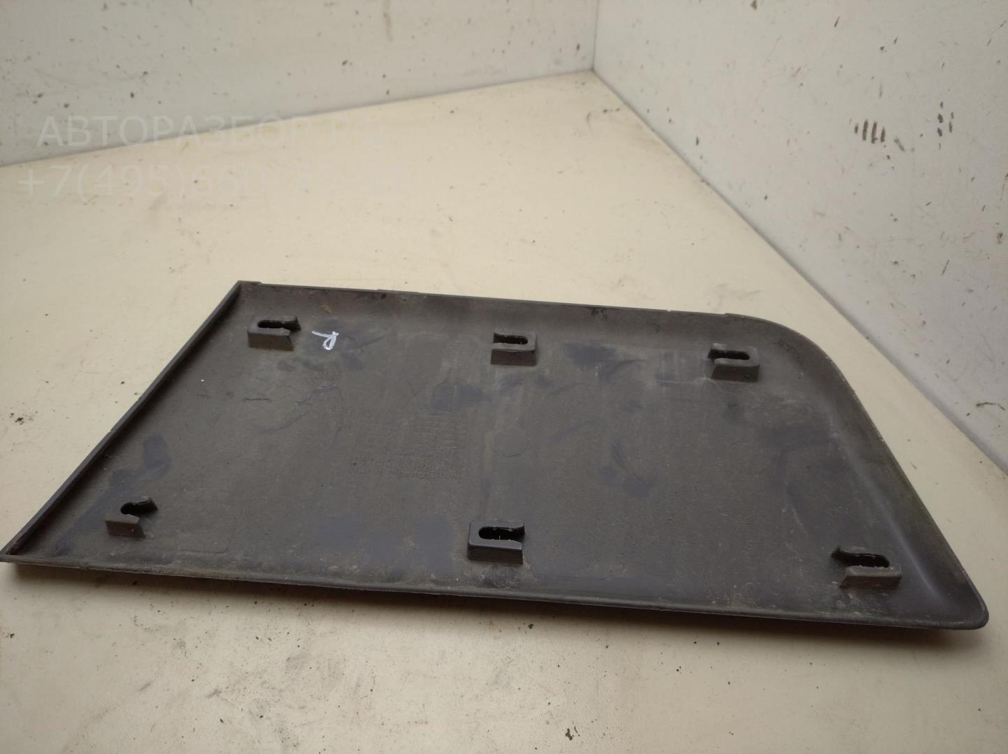 Накладка двери передней правой