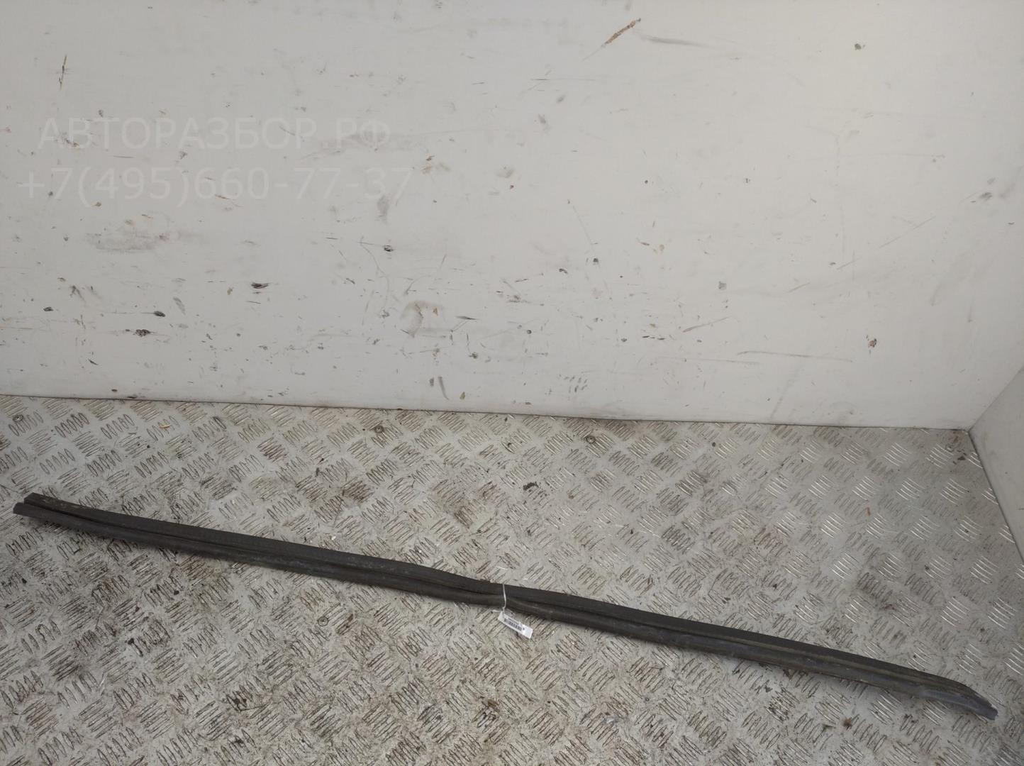 Уплотнитель капота