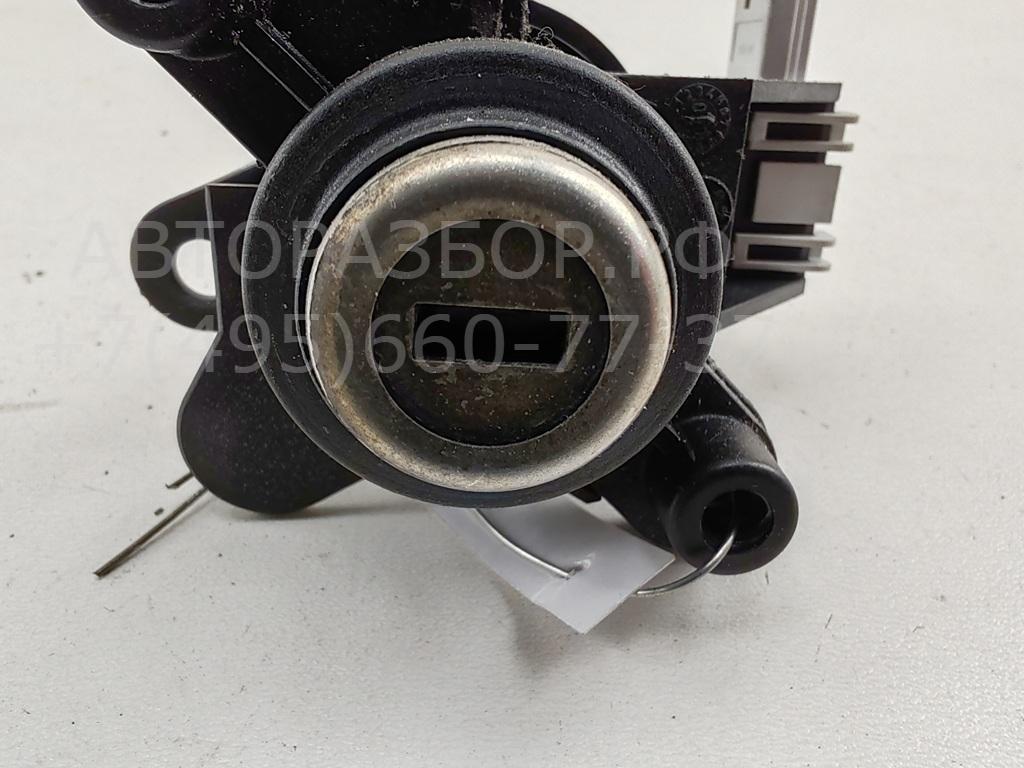 Вставка замка багажника