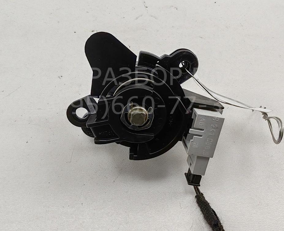 Вставка замка багажника