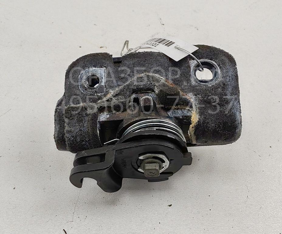 Вставка замка багажника