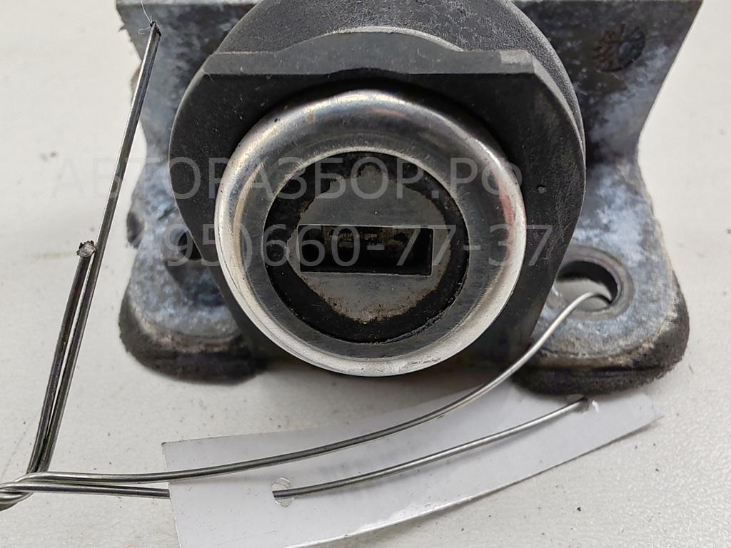 Вставка замка багажника