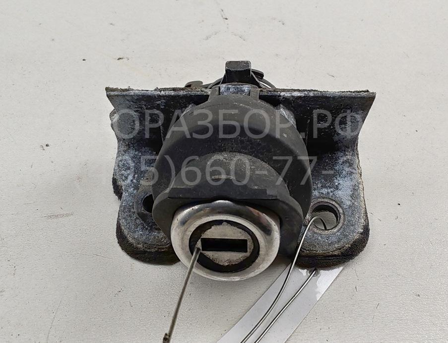 Вставка замка багажника