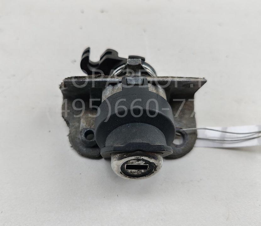 Вставка замка багажника