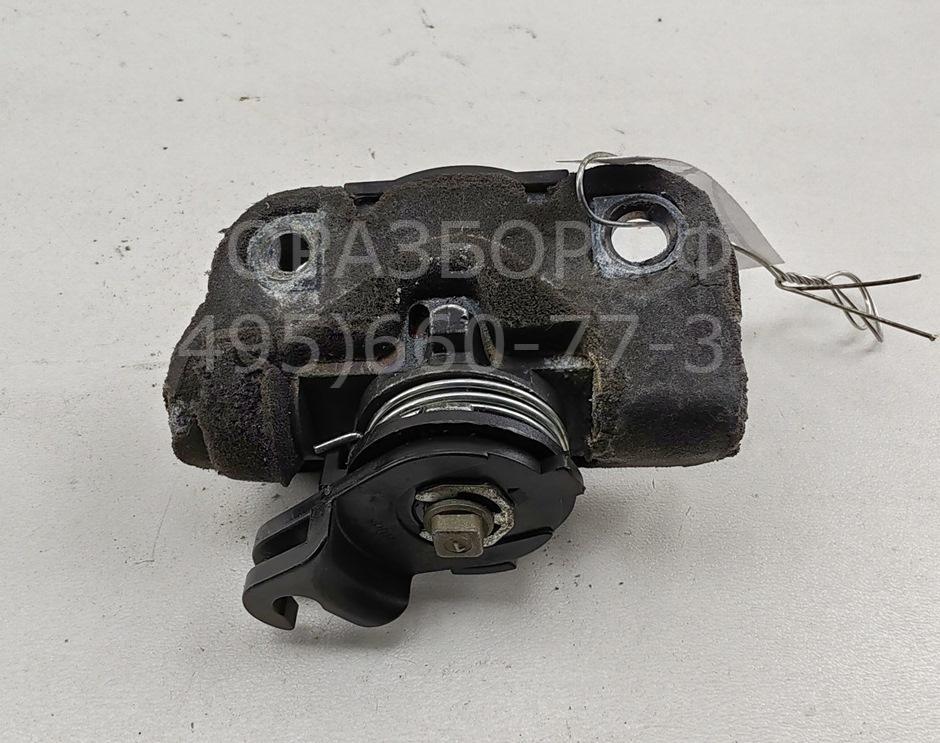 Вставка замка багажника