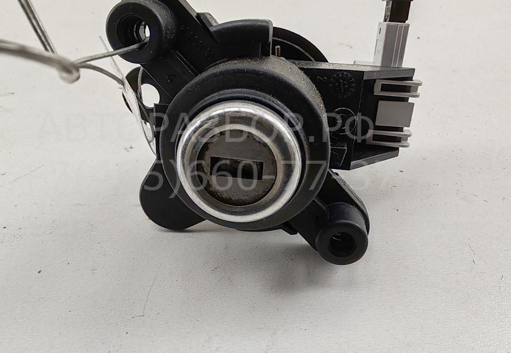 Вставка замка багажника