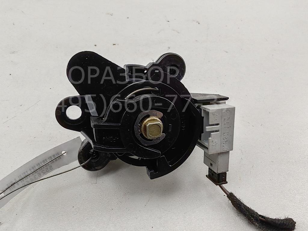 Вставка замка багажника