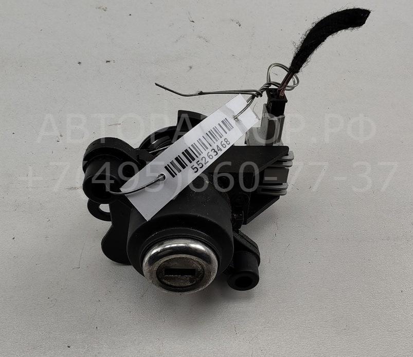 Вставка замка багажника