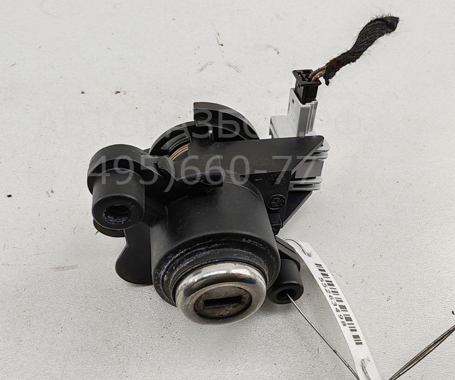 Вставка замка багажника