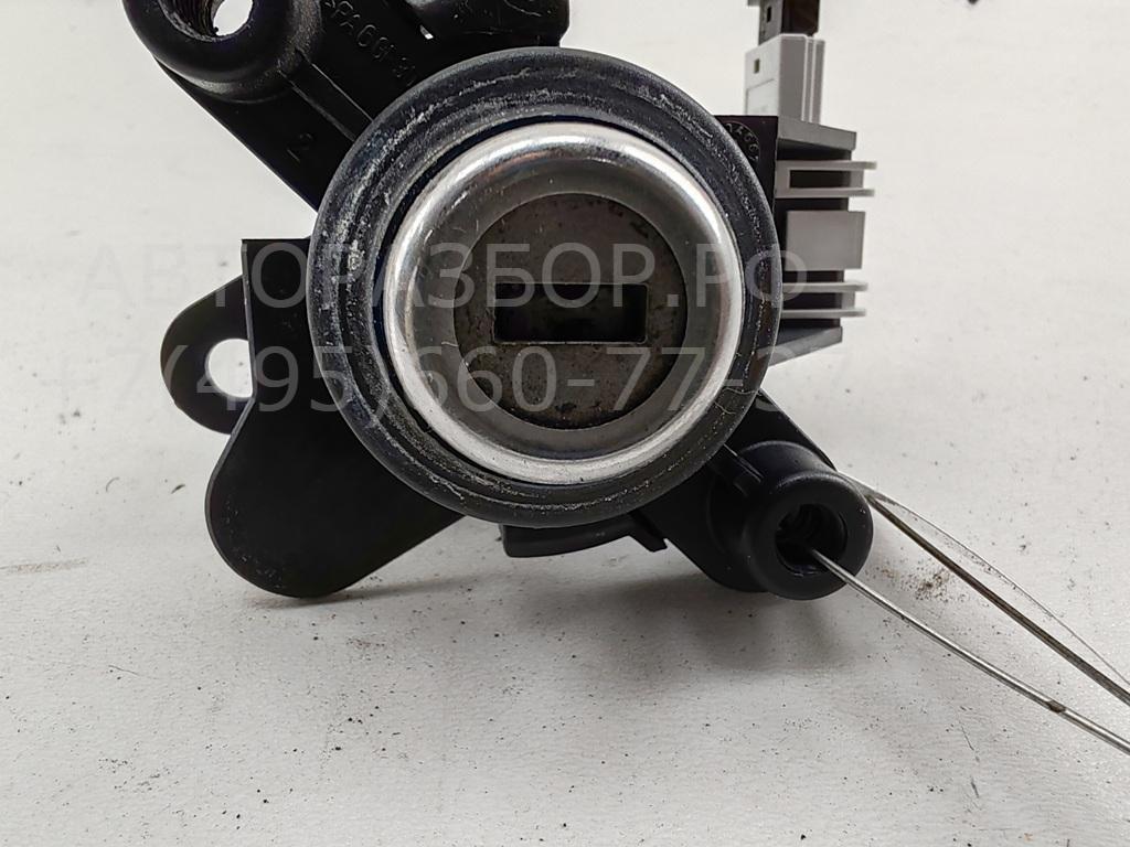 Вставка замка багажника