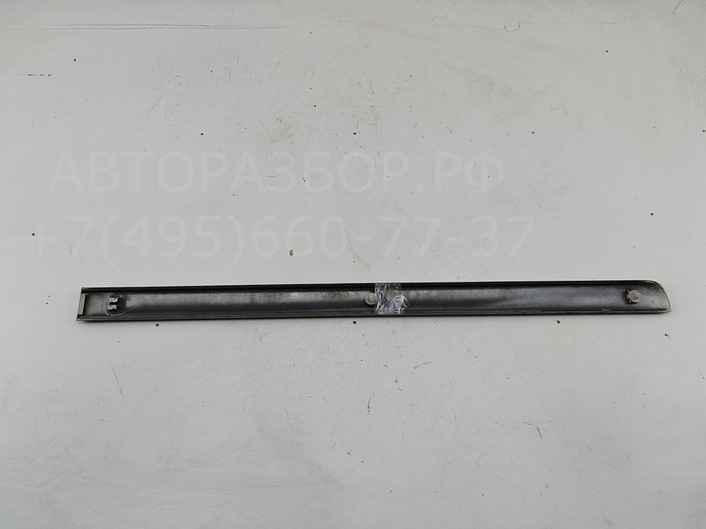 Накладка двери передней правой