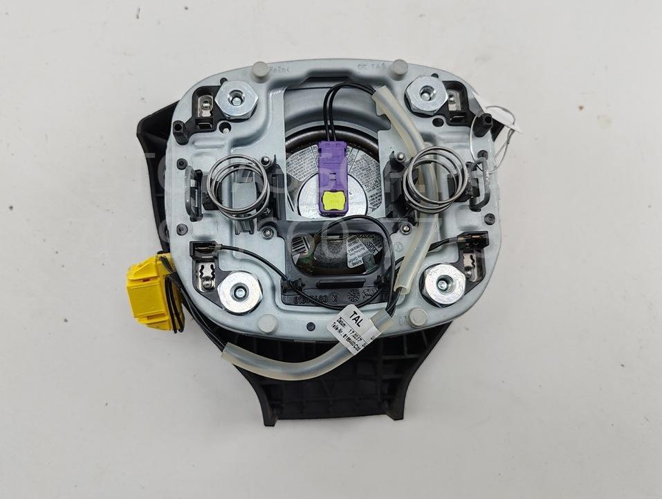 Подушка безопасности в рулевое колесо