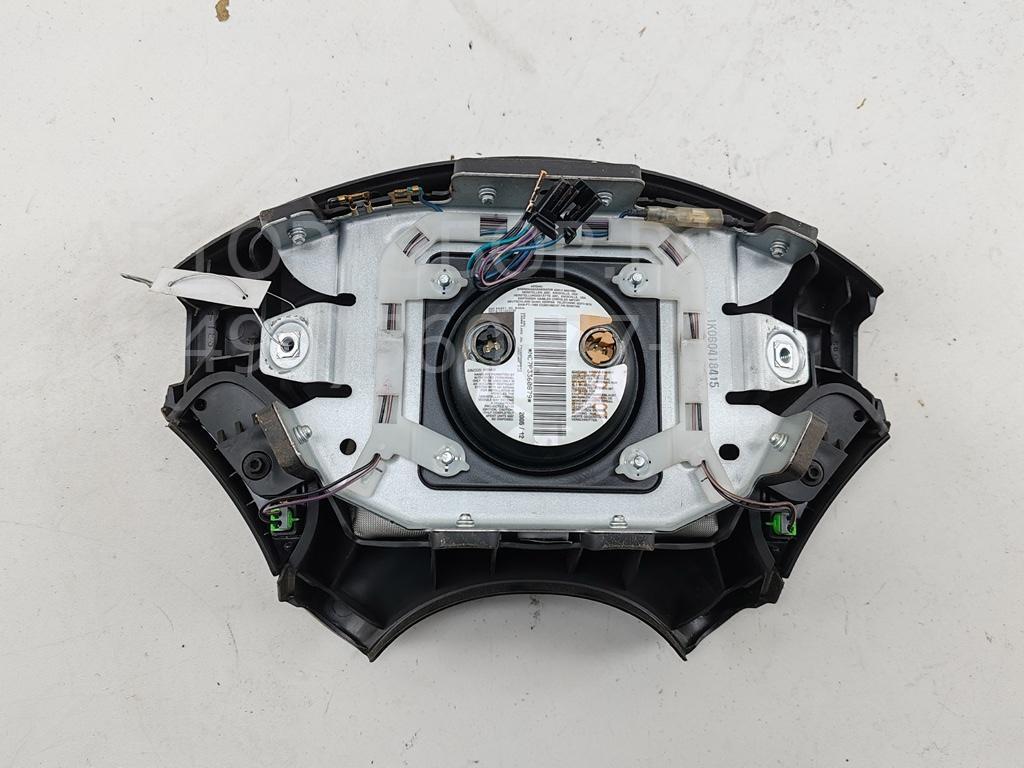 Подушка безопасности в рулевое колесо