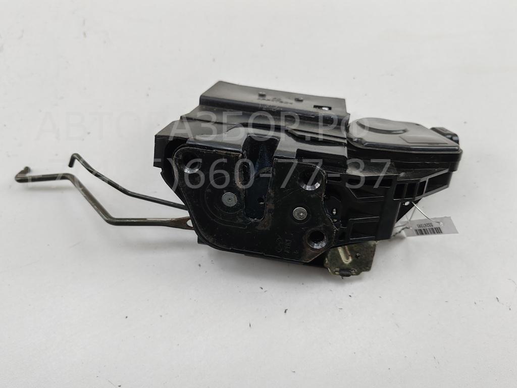 Замок двери передней левой