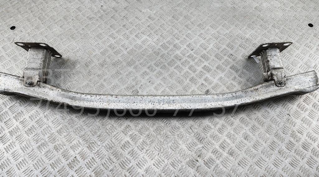 Усилитель переднего бампера