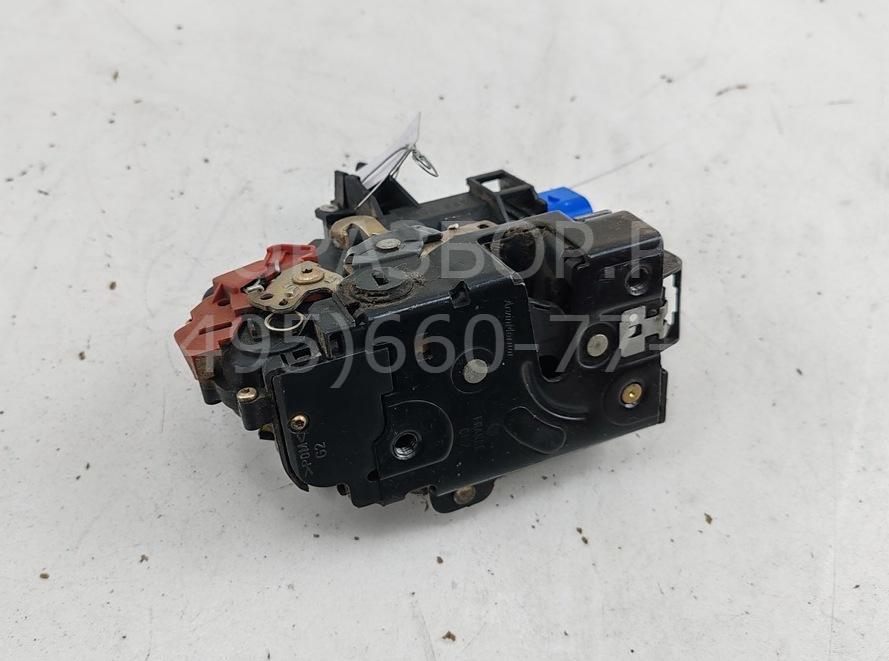 Замок двери задней левой