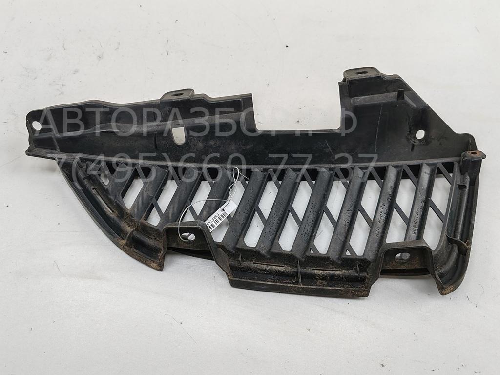 Решетка радиатора левая