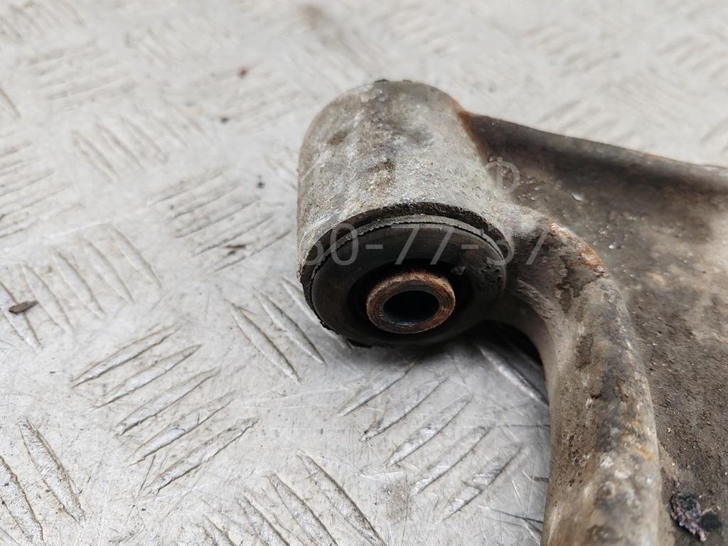 Рычаг передний правый