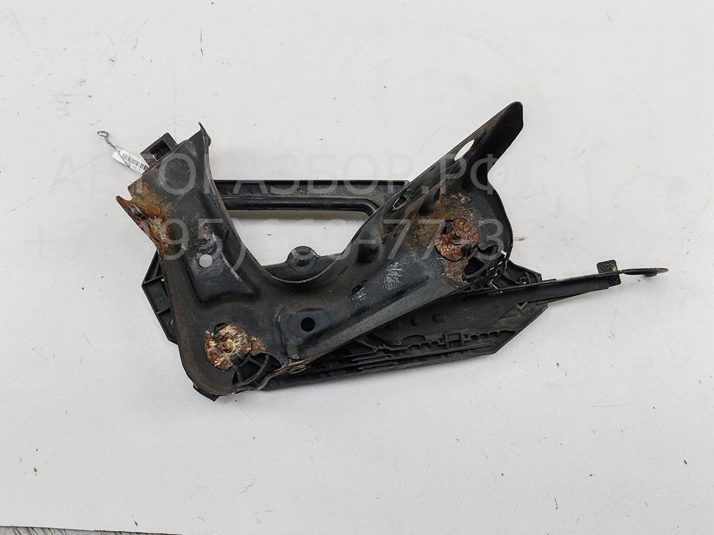 Крепеж фары