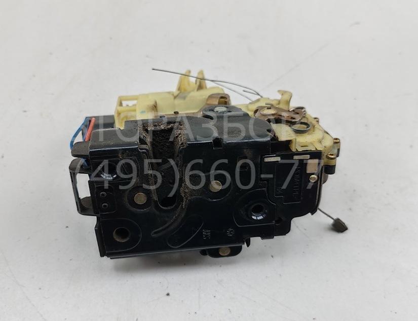 Замок двери передней правой