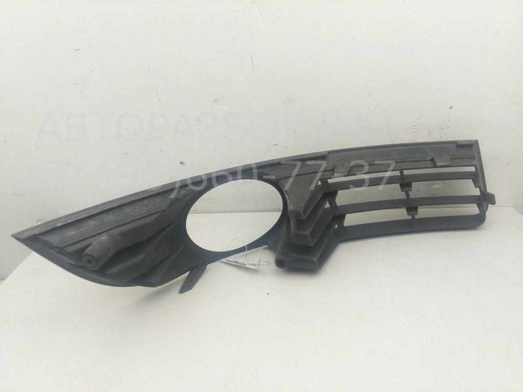 Рамка противотуманной фары левой