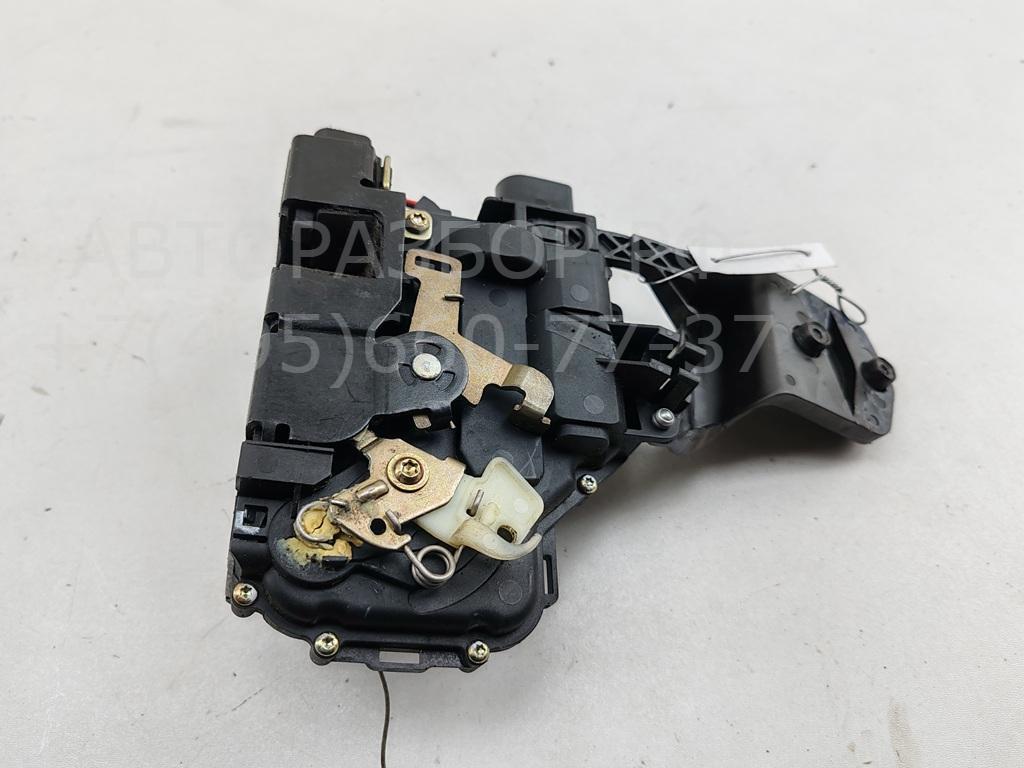 Замок двери передней правой