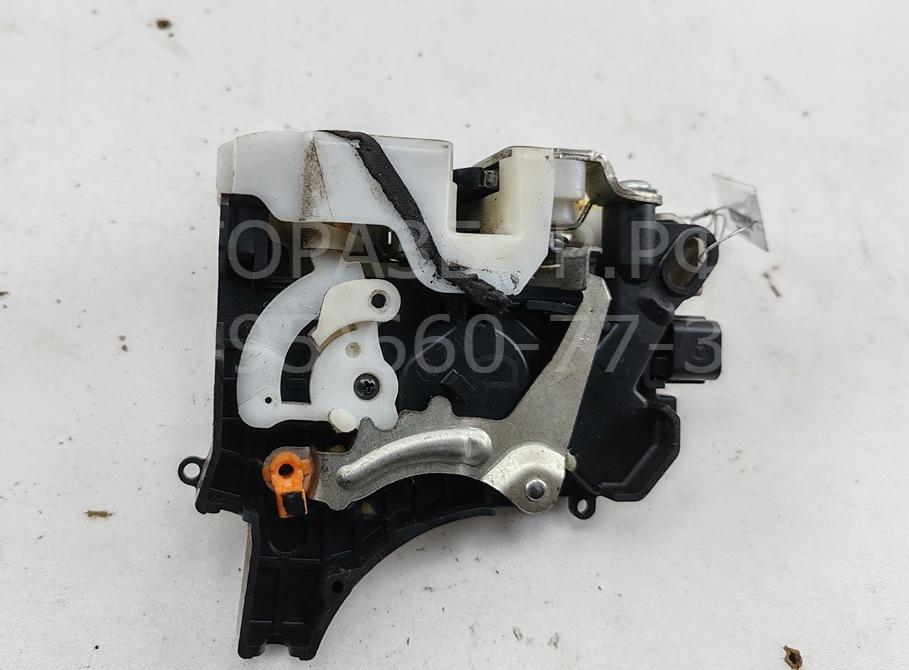 Замок двери передней правой