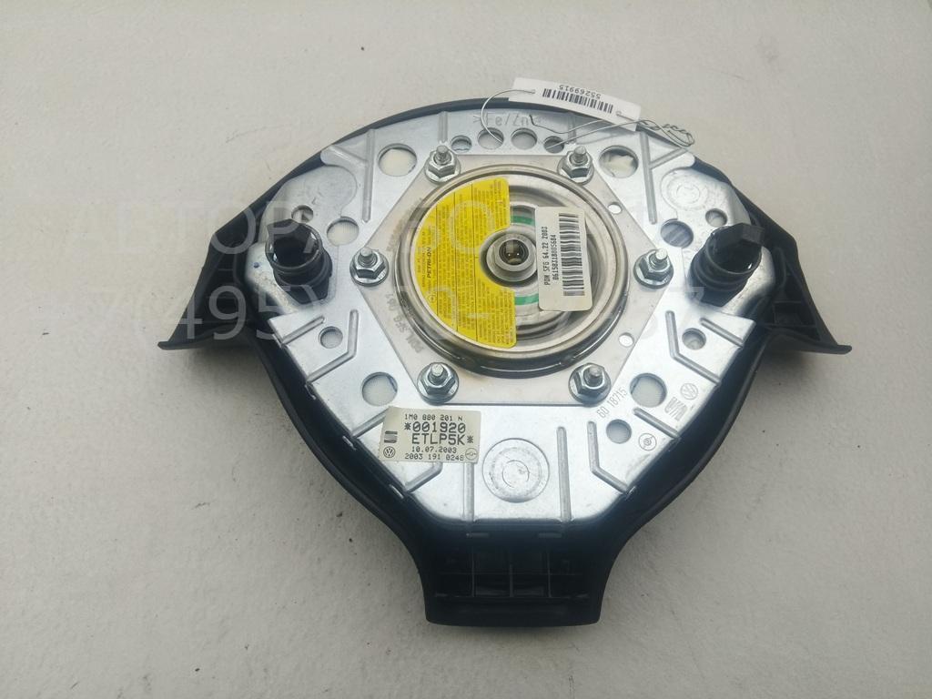 Подушка безопасности в рулевое колесо