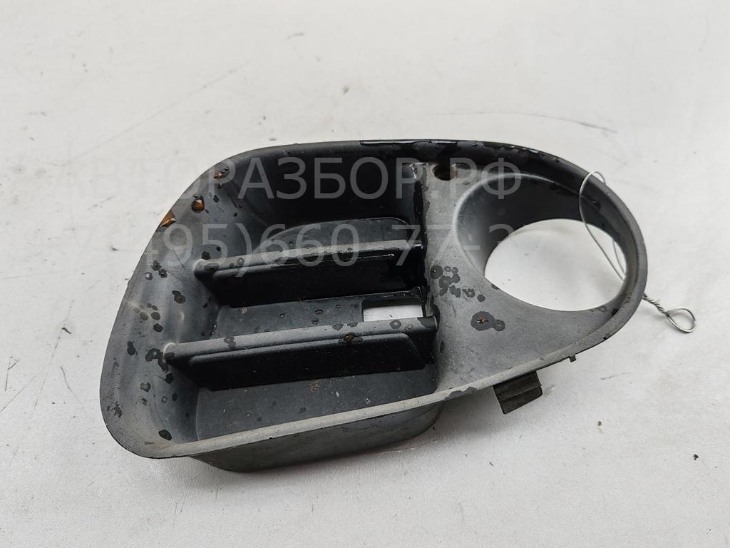 Рамка противотуманной фары левой