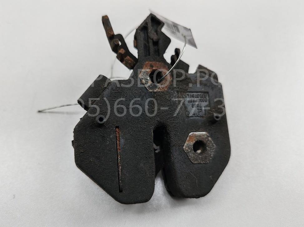 Замок капота