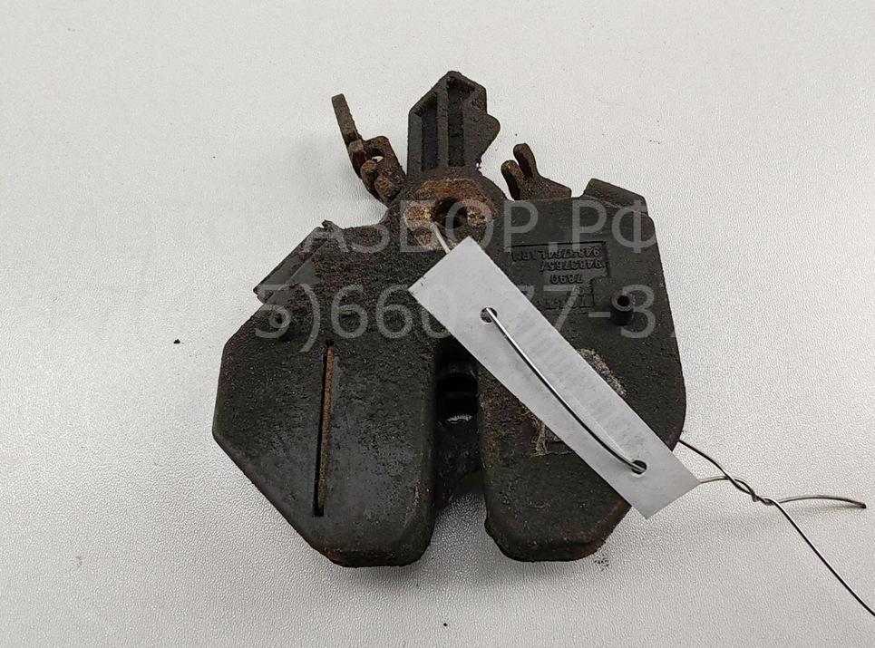 Замок капота