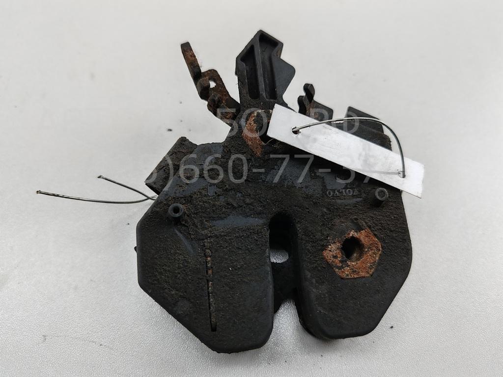 Замок капота