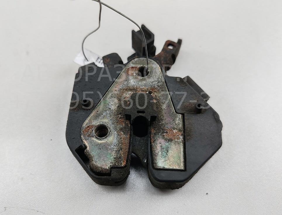 Замок капота