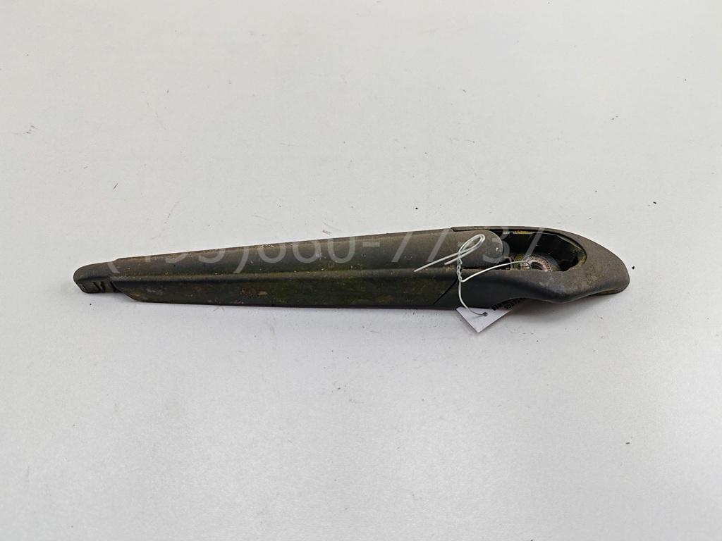 Поводок стеклоочистителя заднего