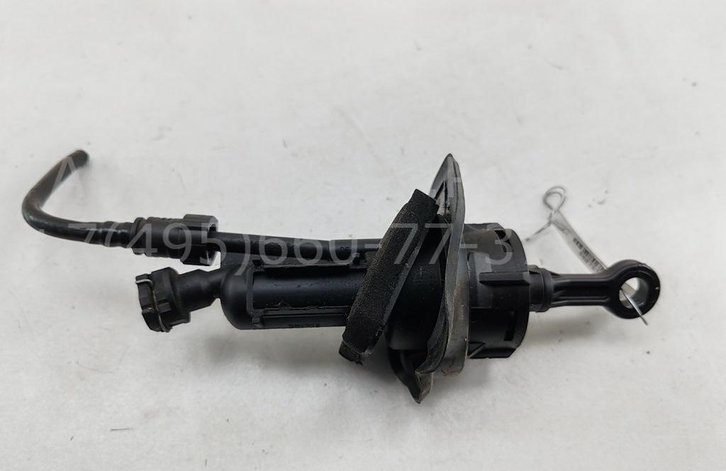 Цилиндр сцепления главный