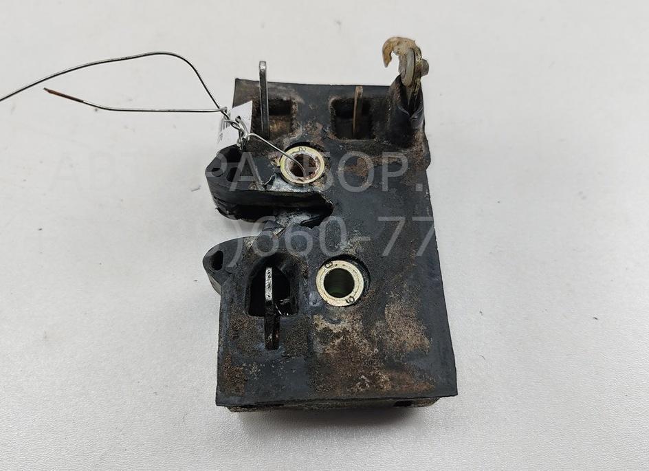 Замок двери передней левой