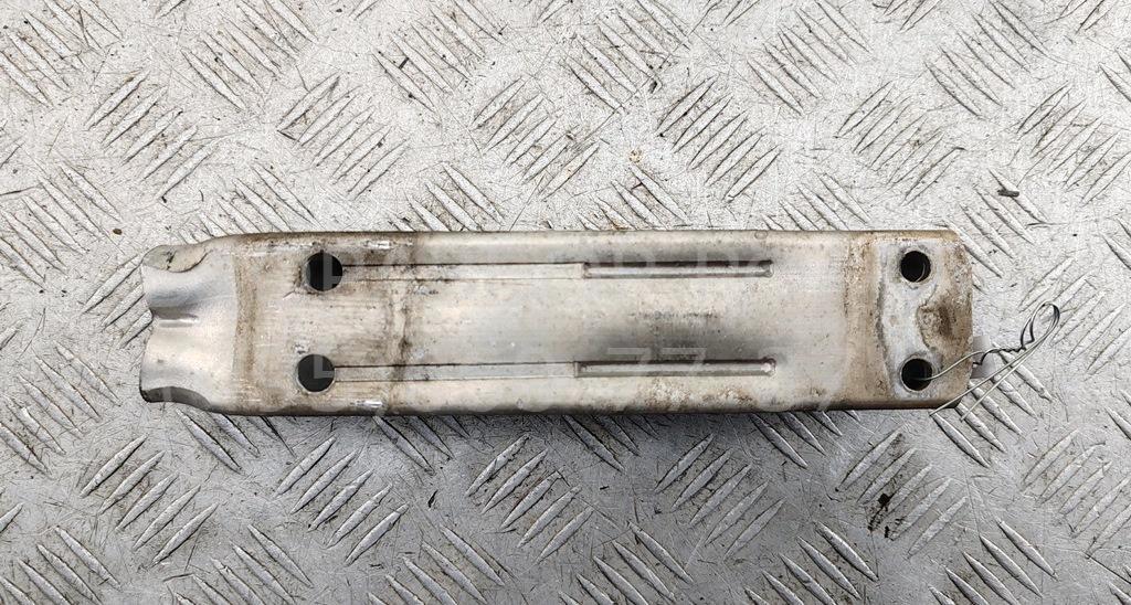 Кронштейн переднего бампера