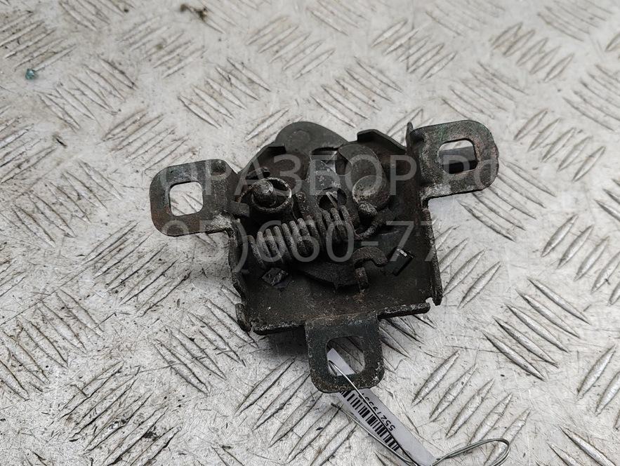 Замок капота