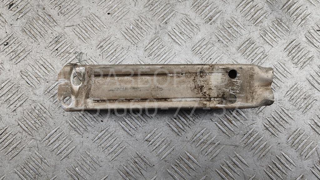 Кронштейн переднего бампера