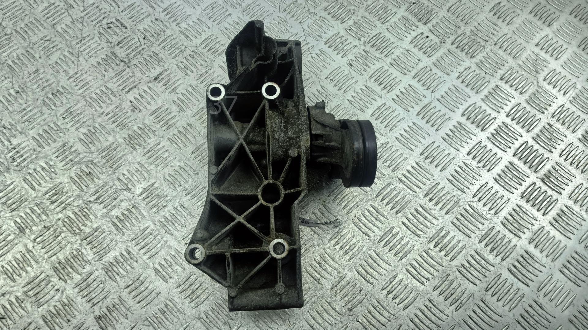 Кронштейн генератора