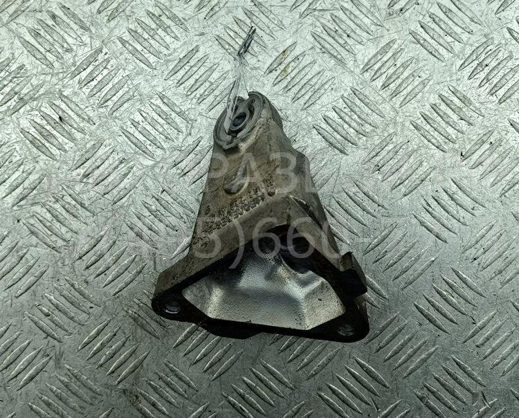 Кронштейн двигателя левый