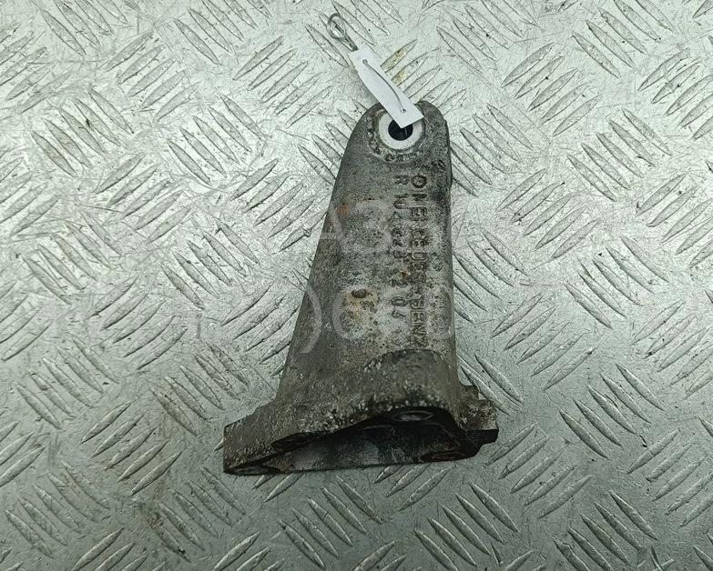 Кронштейн двигателя левый