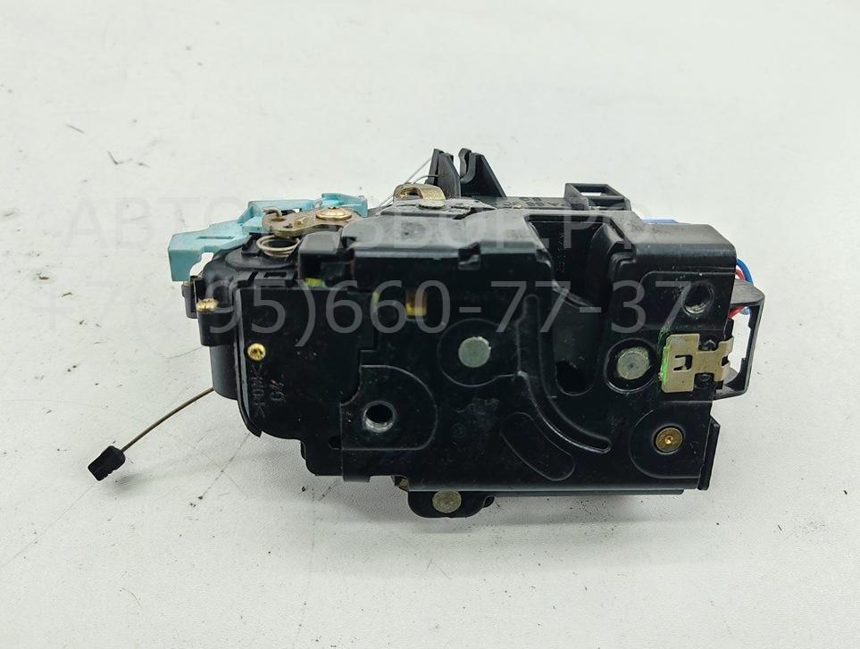 Замок двери передней левой