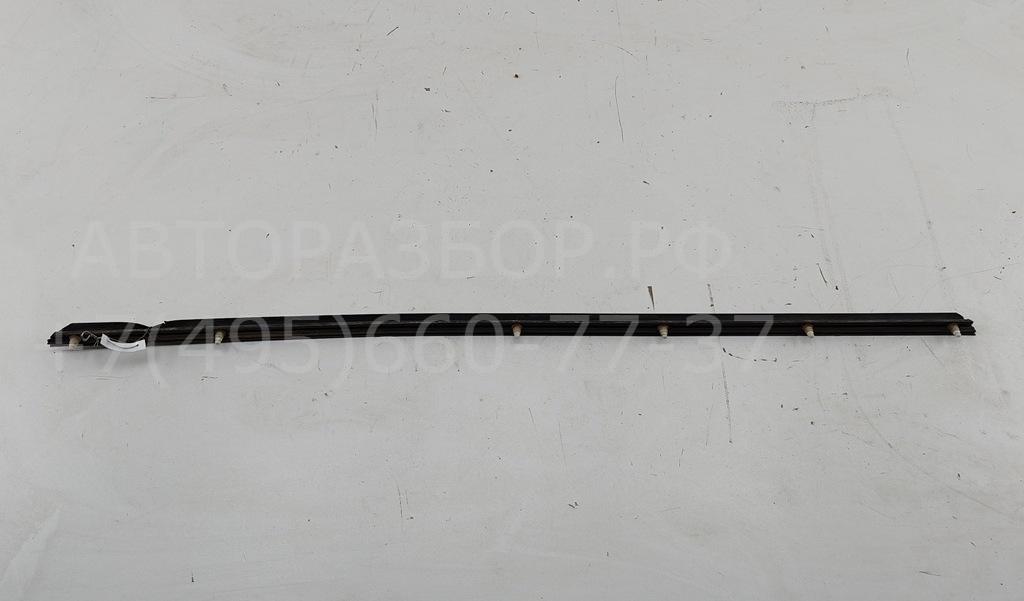 Молдинг двери передней левой