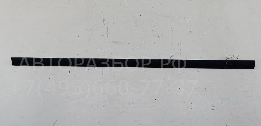 Молдинг двери передней левой